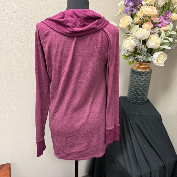 Eddie Bauer Women's Burgundy Cowl Neck Long Sleeve Top Size L - Picture 3 of 7
